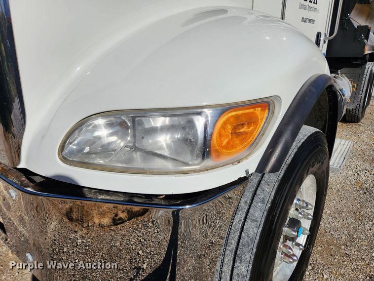 image for item MK9440 2015 Peterbilt 348  dump truck