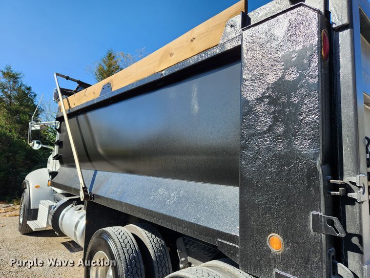 image for item MK9440 2015 Peterbilt 348  dump truck