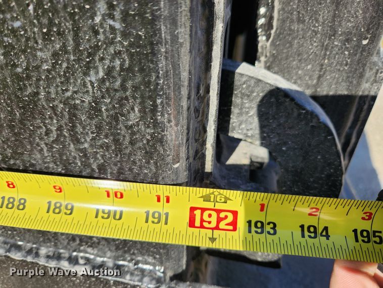 image for item MK9440 2015 Peterbilt 348  dump truck