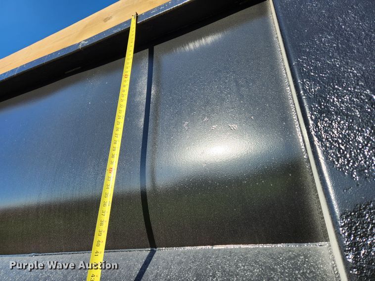 image for item MK9440 2015 Peterbilt 348  dump truck