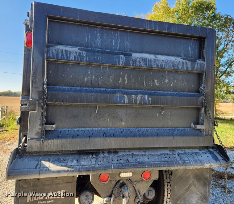 image for item MK9440 2015 Peterbilt 348  dump truck