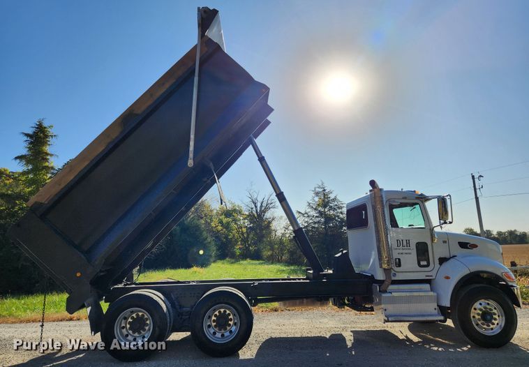 image for item MK9440 2015 Peterbilt 348  dump truck