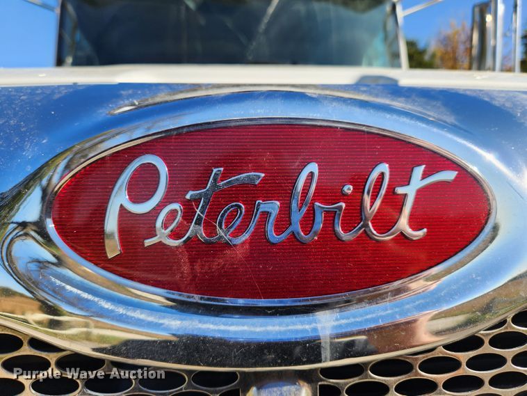 image for item MK9440 2015 Peterbilt 348  dump truck