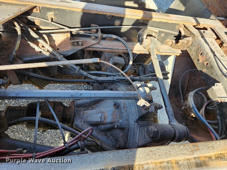 image for item MK9440 2015 Peterbilt 348  dump truck