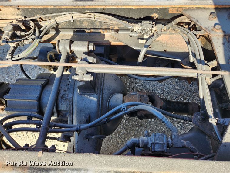 image for item MK9440 2015 Peterbilt 348  dump truck