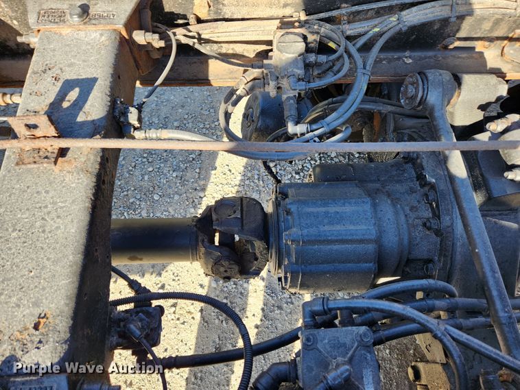 image for item MK9440 2015 Peterbilt 348  dump truck