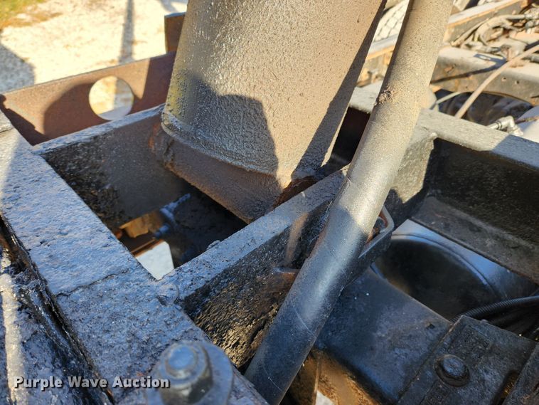 image for item MK9440 2015 Peterbilt 348  dump truck