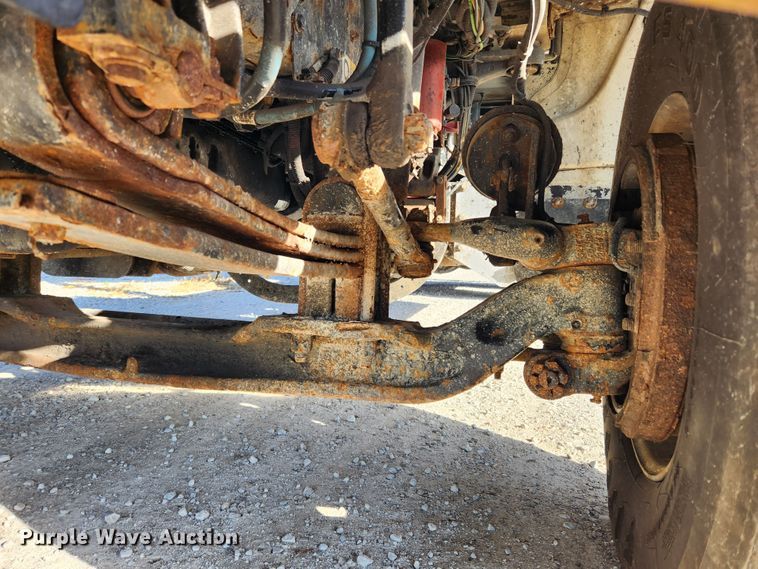 image for item MK9440 2015 Peterbilt 348  dump truck