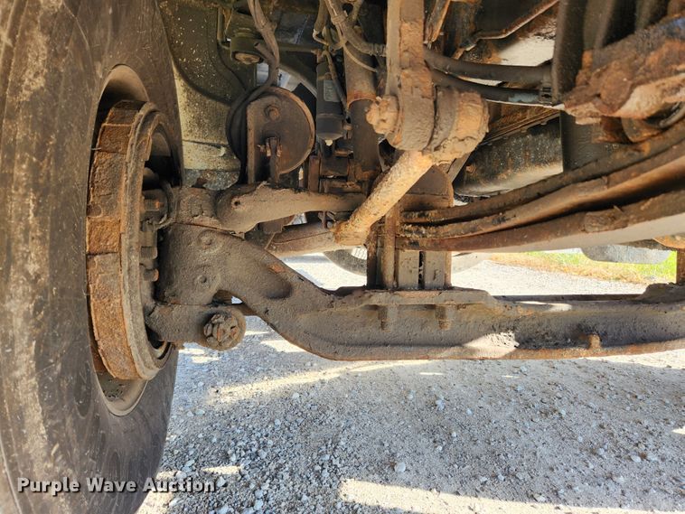 image for item MK9440 2015 Peterbilt 348  dump truck