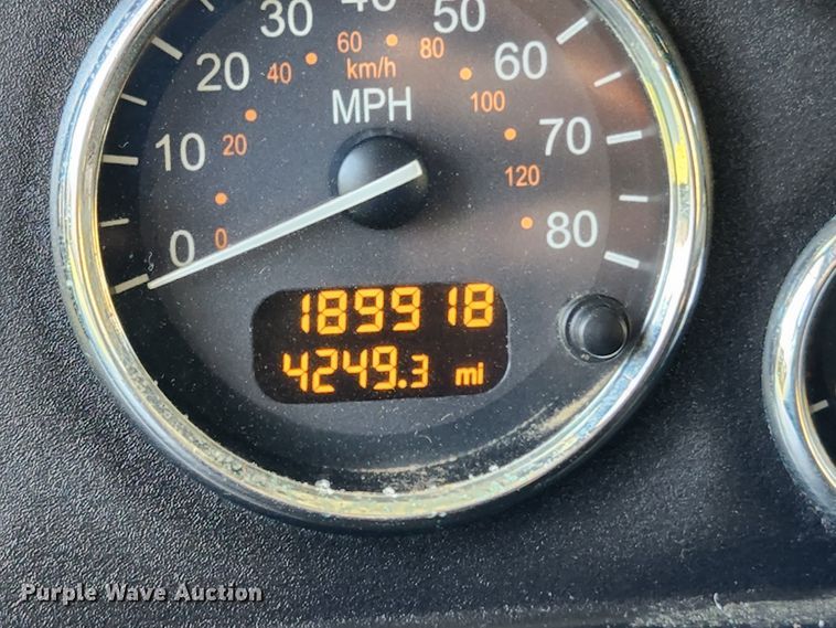 image for item MK9440 2015 Peterbilt 348  dump truck