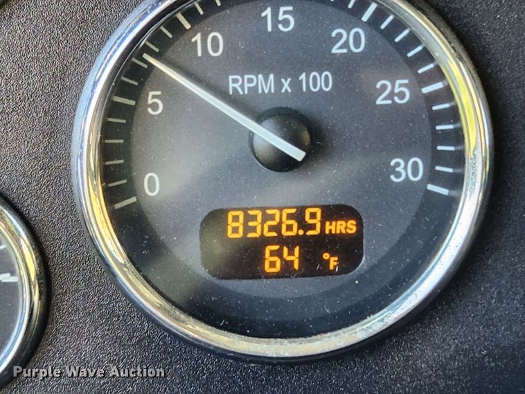 image for item MK9440 2015 Peterbilt 348  dump truck