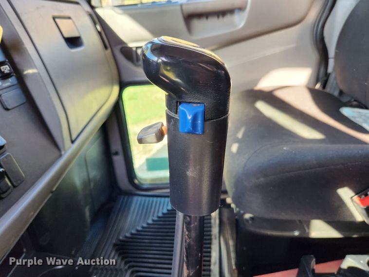 image for item MK9440 2015 Peterbilt 348  dump truck