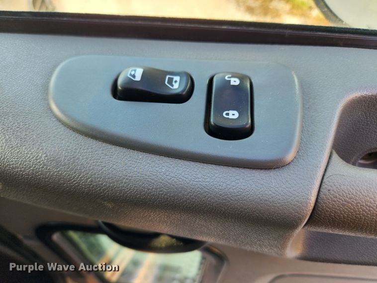 image for item MK9440 2015 Peterbilt 348  dump truck