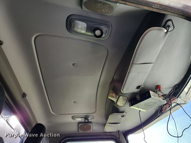 image for item MK9440 2015 Peterbilt 348  dump truck