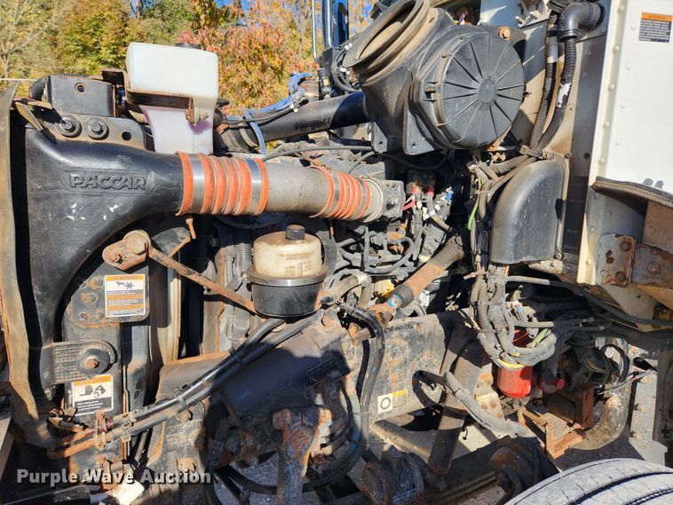 image for item MK9440 2015 Peterbilt 348  dump truck