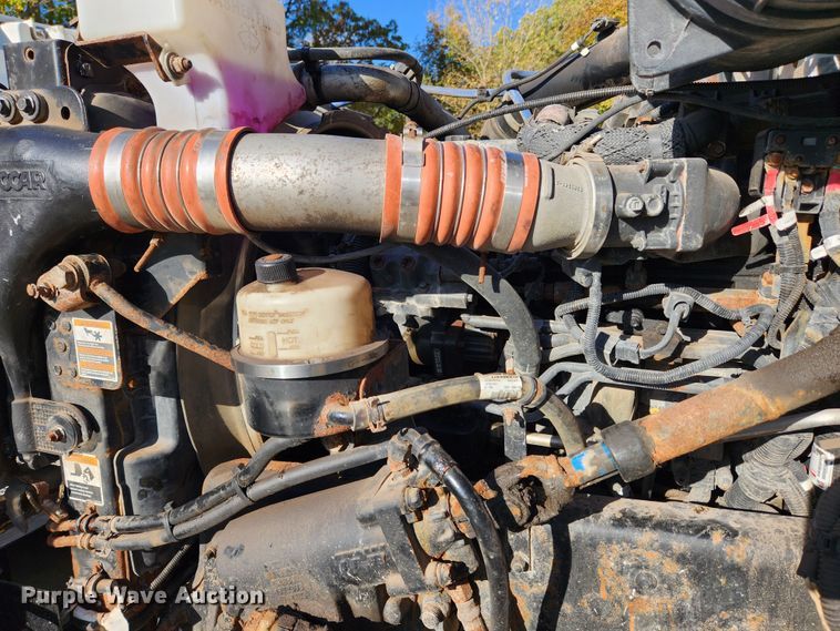 image for item MK9440 2015 Peterbilt 348  dump truck