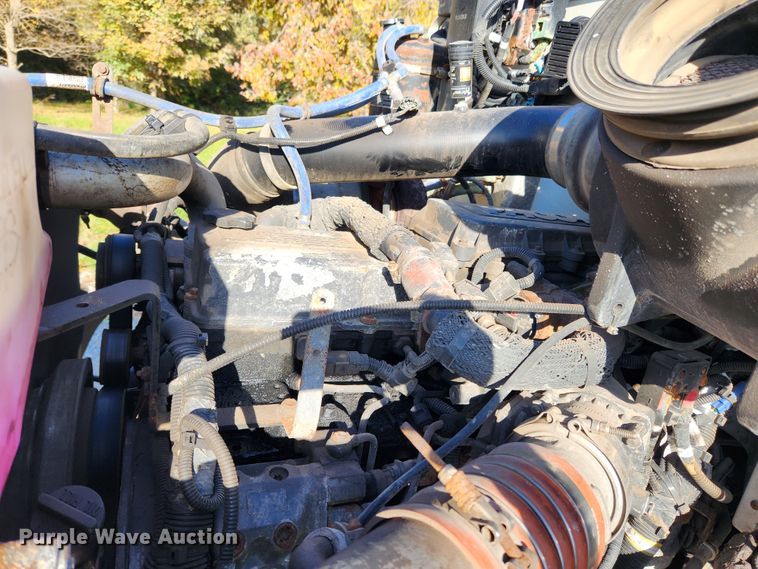 image for item MK9440 2015 Peterbilt 348  dump truck