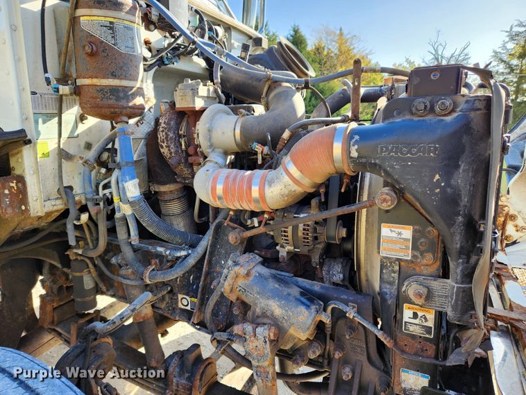 image for item MK9440 2015 Peterbilt 348  dump truck