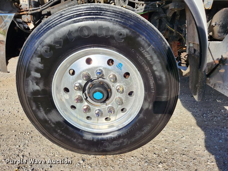 image for item MK9440 2015 Peterbilt 348  dump truck