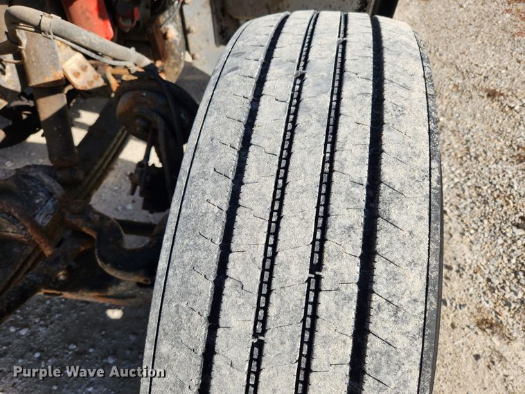 image for item MK9440 2015 Peterbilt 348  dump truck