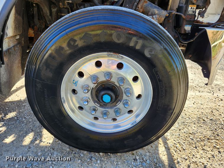 image for item MK9440 2015 Peterbilt 348  dump truck