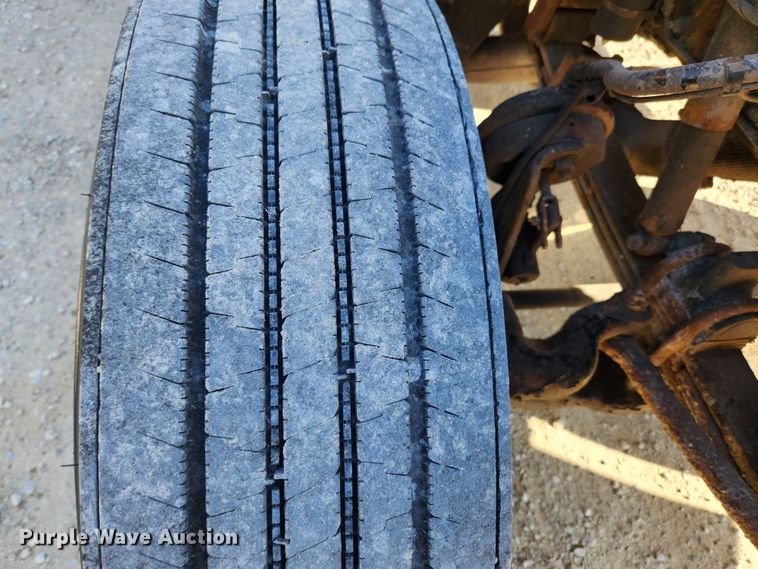 image for item MK9440 2015 Peterbilt 348  dump truck