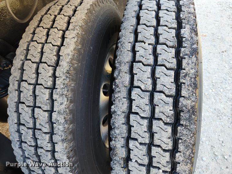 image for item MK9440 2015 Peterbilt 348  dump truck