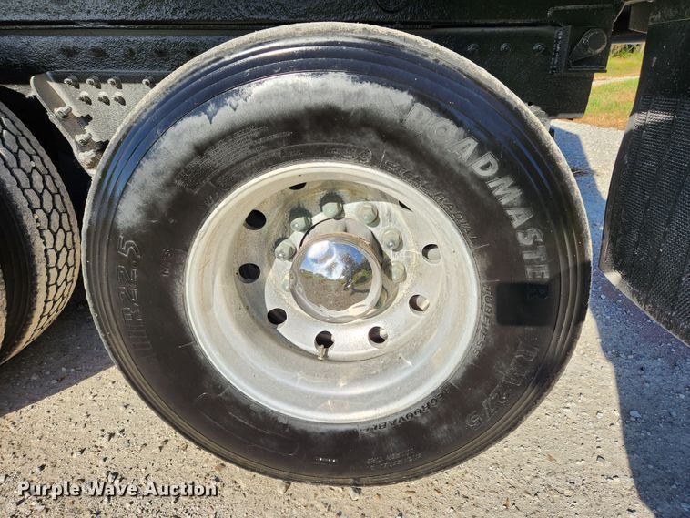 image for item MK9440 2015 Peterbilt 348  dump truck