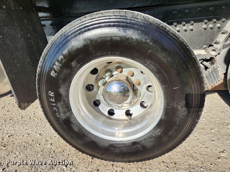 image for item MK9440 2015 Peterbilt 348  dump truck