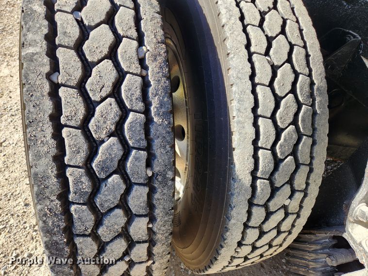 image for item MK9440 2015 Peterbilt 348  dump truck