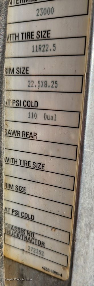 image for item MK9440 2015 Peterbilt 348  dump truck