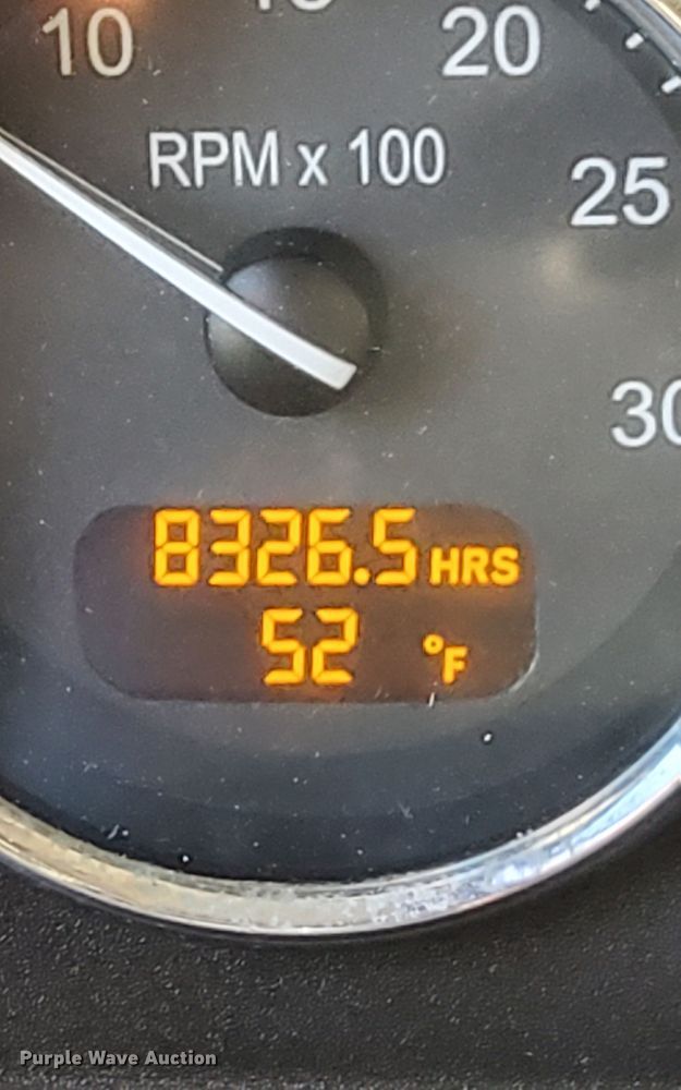 image for item MK9440 2015 Peterbilt 348  dump truck