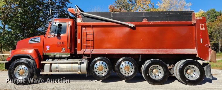 image for item MK9441 2019 Western Star 4700SF  dump truck