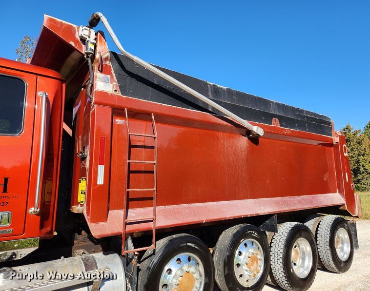 image for item MK9441 2019 Western Star 4700SF  dump truck