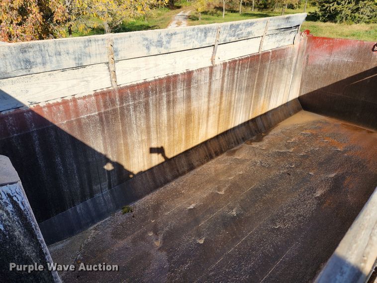 image for item MK9441 2019 Western Star 4700SF  dump truck