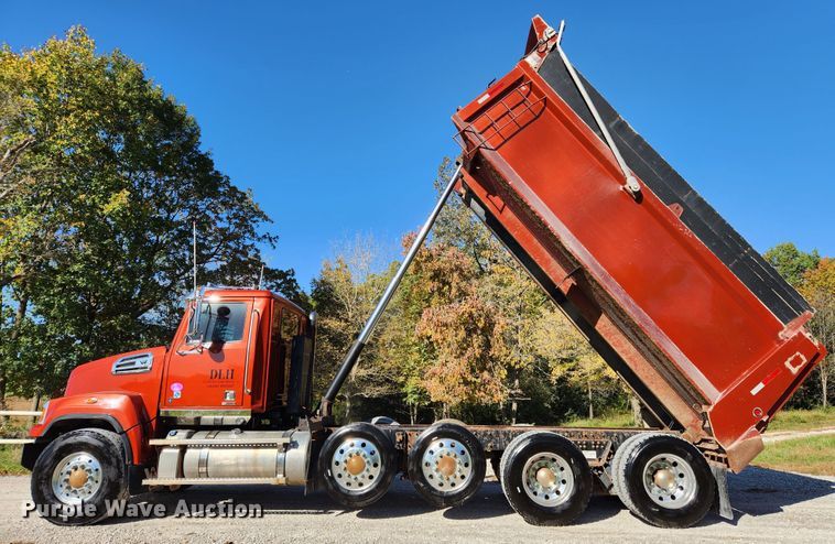 image for item MK9441 2019 Western Star 4700SF  dump truck