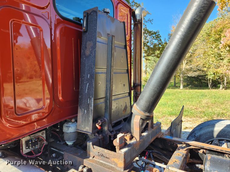 image for item MK9441 2019 Western Star 4700SF  dump truck