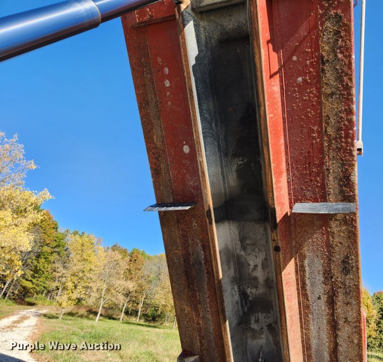 image for item MK9441 2019 Western Star 4700SF  dump truck