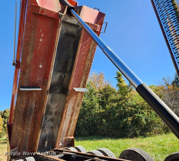 image for item MK9441 2019 Western Star 4700SF  dump truck