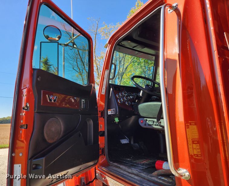 image for item MK9441 2019 Western Star 4700SF  dump truck