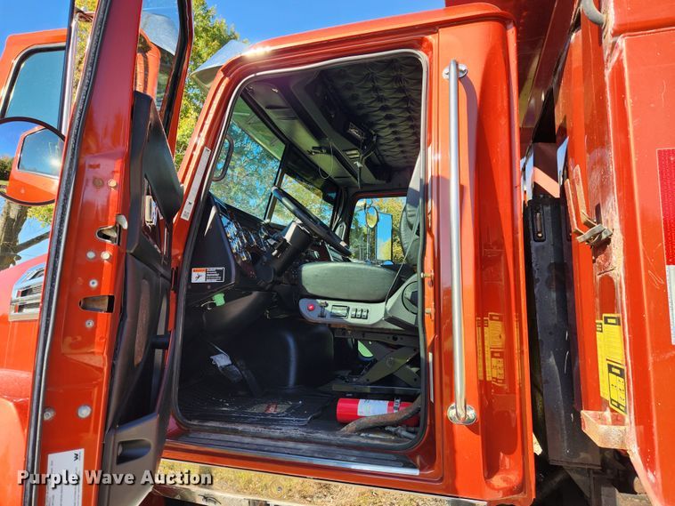 image for item MK9441 2019 Western Star 4700SF  dump truck