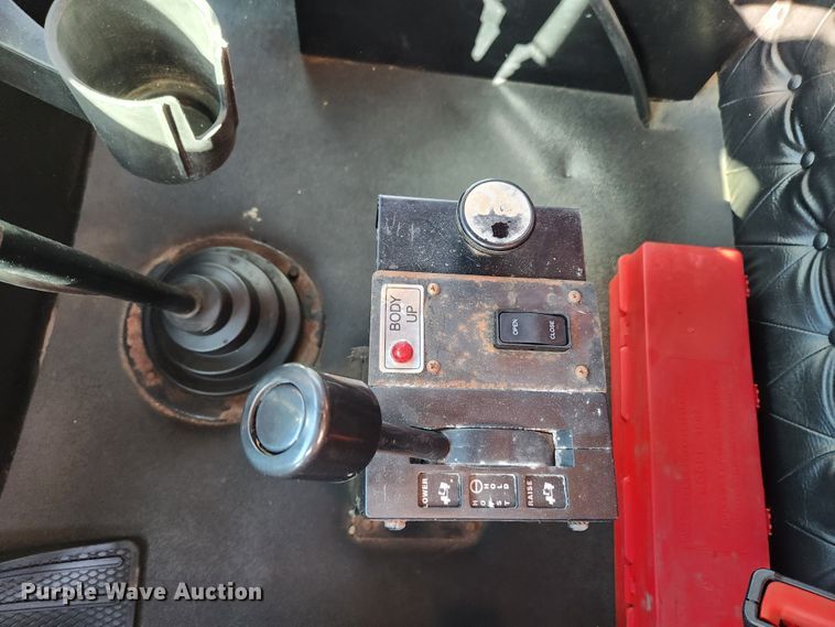 image for item MK9441 2019 Western Star 4700SF  dump truck