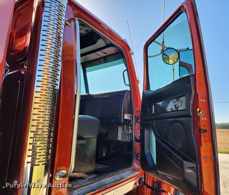 image for item MK9441 2019 Western Star 4700SF  dump truck