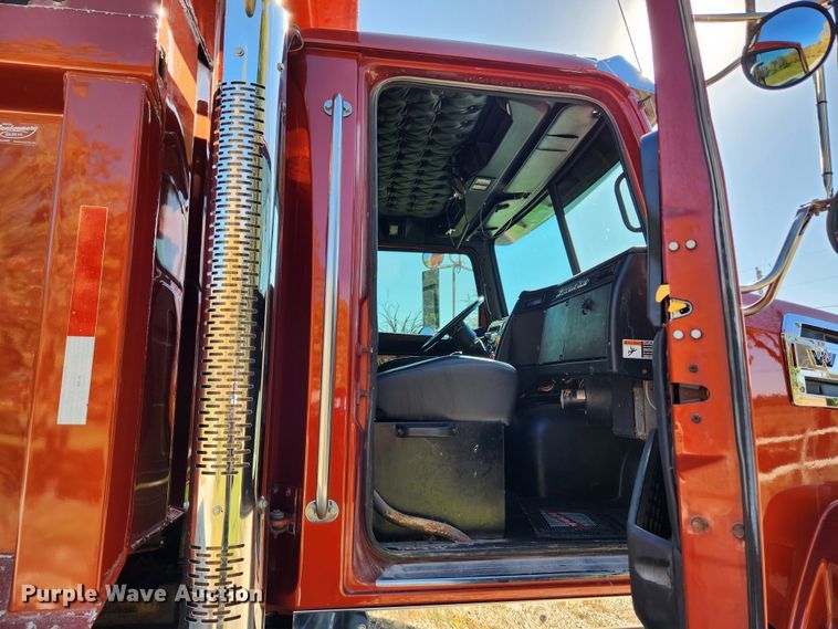 image for item MK9441 2019 Western Star 4700SF  dump truck