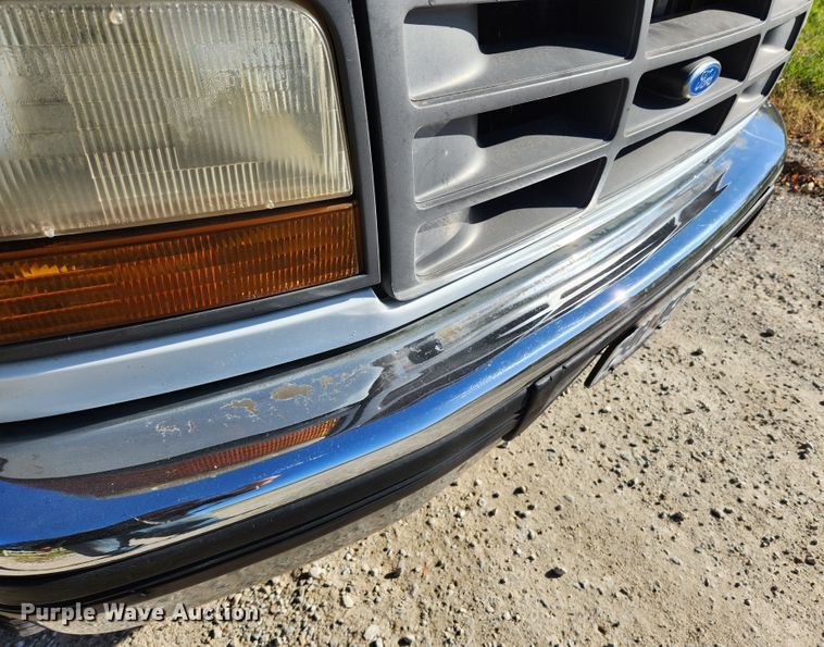 image for item MK9442 1994 Ford F450 Super Duty XL  dump flatbed truck