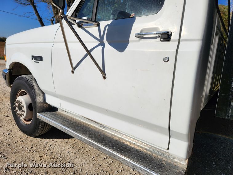 image for item MK9442 1994 Ford F450 Super Duty XL  dump flatbed truck