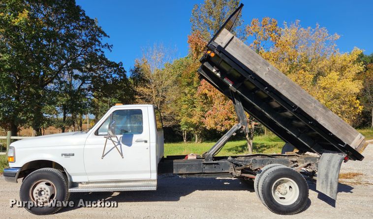 image for item MK9442 1994 Ford F450 Super Duty XL  dump flatbed truck