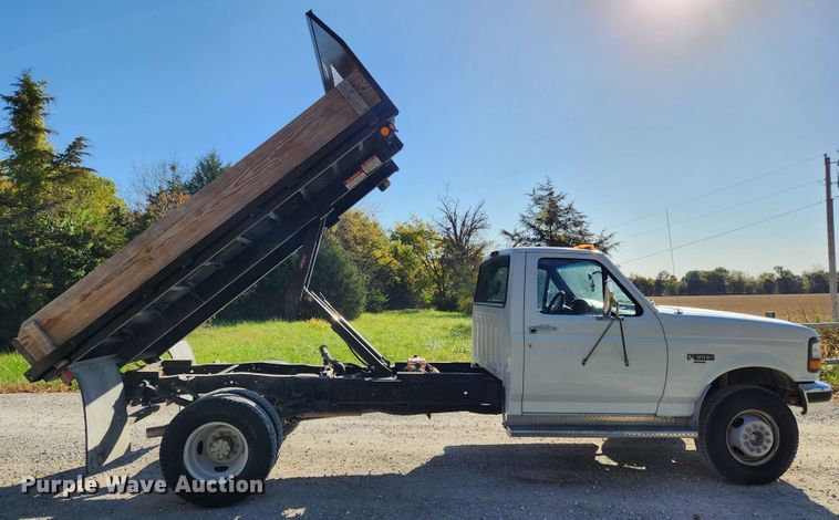 image for item MK9442 1994 Ford F450 Super Duty XL  dump flatbed truck