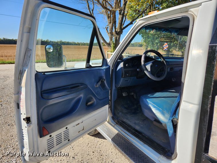 image for item MK9442 1994 Ford F450 Super Duty XL  dump flatbed truck