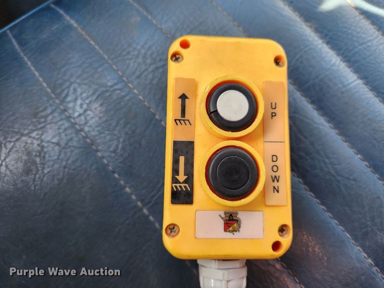 image for item MK9442 1994 Ford F450 Super Duty XL  dump flatbed truck